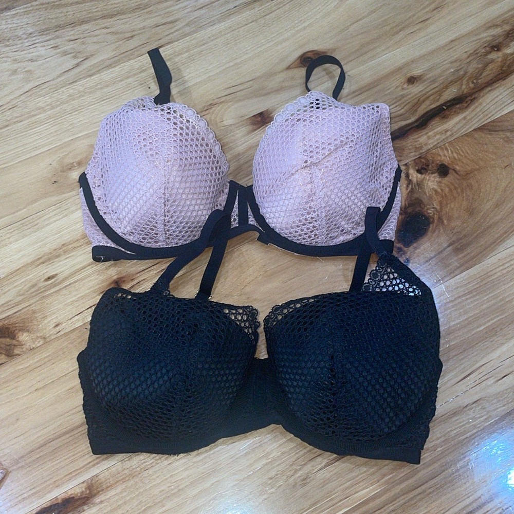 Lot of 2 Victoria’s Secret plunge push up black pink sz 32DDD 34DD fishnet